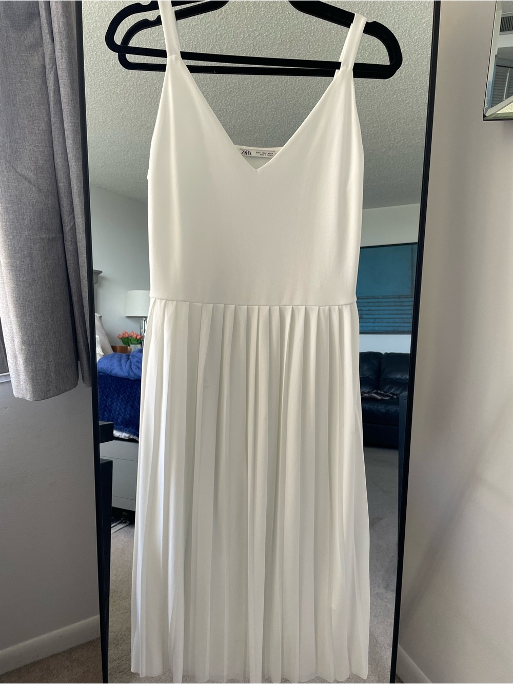 Zara Ivory V-Neck Pleated Midi Dress
